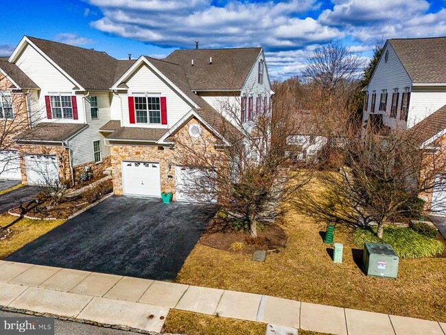 137 Fringetree Dr in West Chester, PA - Building Photo - Building Photo