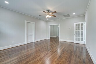 2420 Huldy St in Houston, TX - Foto de edificio - Building Photo
