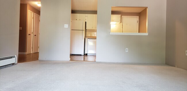 501 Brook Village Rd, Unit 15 in Nashua, NH - Foto de edificio - Building Photo