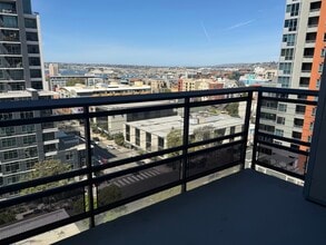 1494 Union St, Unit 1009 in San Diego, CA - Foto de edificio - Building Photo