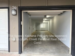 500 Fleming Rd in Kelowna, BC - Building Photo - Building Photo