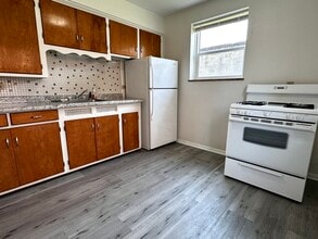 4200 Ridge Rd, Unit APT 2 in Brooklyn, OH - Building Photo - Building Photo