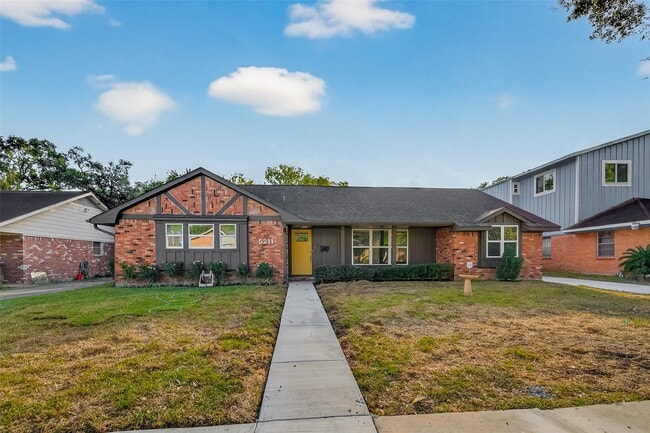 property at 5211 Hummingbird St