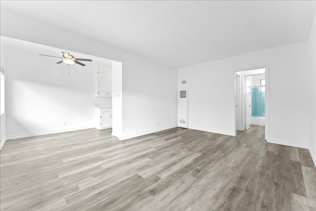2464 Penmar Ave in Los Angeles, CA - Building Photo