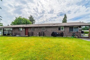 10804-10810 Davisson Rd SW in Lakewood, WA - Building Photo