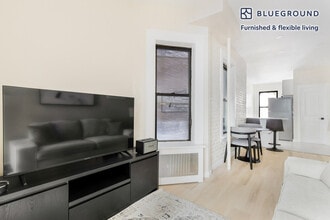 251 W 18th St in New York, NY - Building Photo - Building Photo