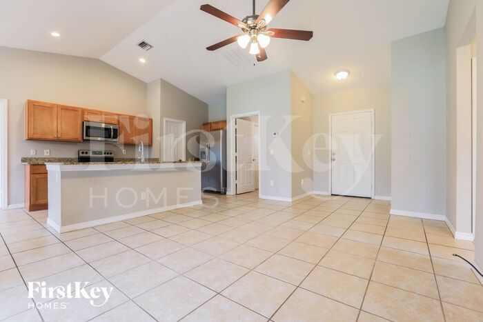 4570 Lummus St in North Port, FL - Building Photo