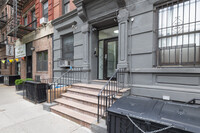 326 E 94th St in New York, NY - Foto de edificio - Building Photo