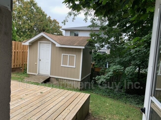 122 Ironwood Crescent in Hamilton, ON - Building Photo - Building Photo