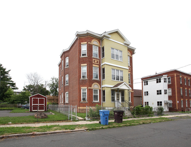 82 Lyman St in New Britain, CT - Building Photo - Building Photo