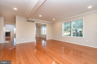 521 Dogwood Dr in Maple Glen, PA - Foto de edificio - Building Photo