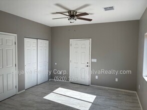 2750 La Verne Ave N-Unit -2750 N La Verne #2 in Tucson, AZ - Building Photo - Building Photo