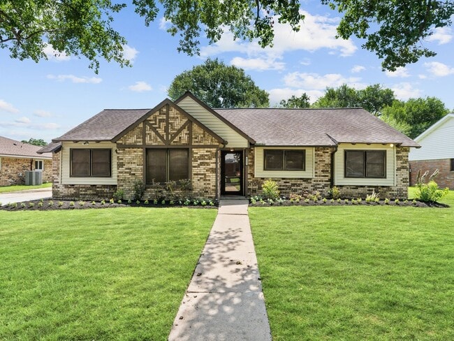2122 Briar Cir