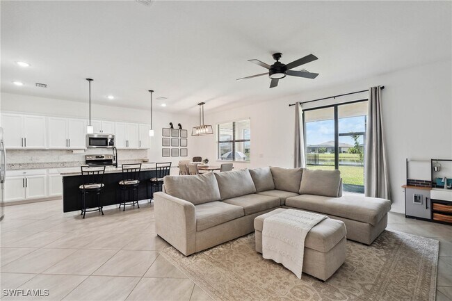 14701 Cantabria Dr in Ft. Myers, FL - Foto de edificio - Building Photo