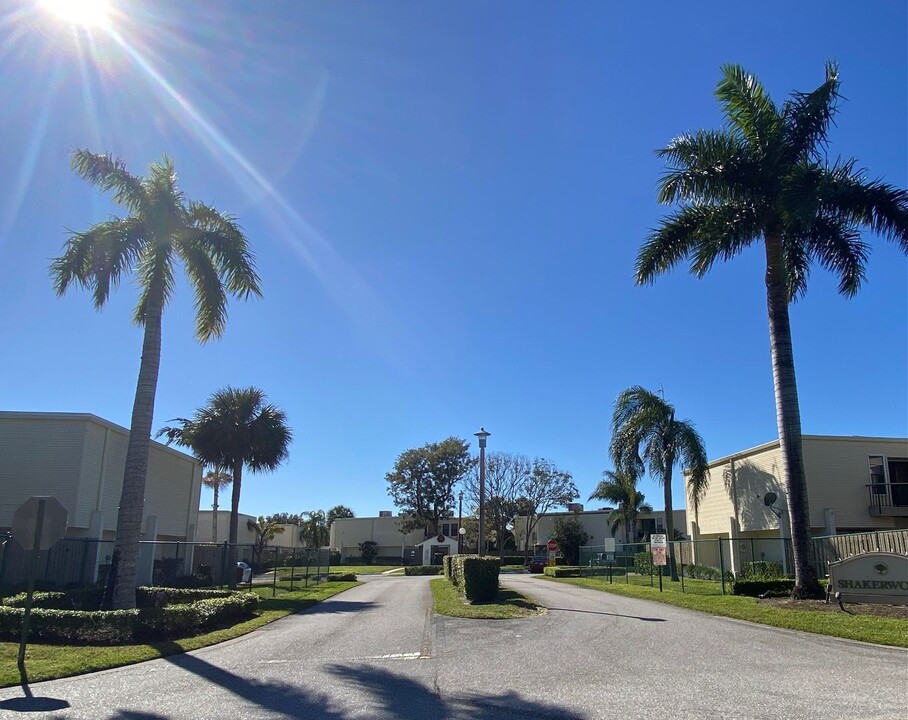 11976 Shakerwood Ln in Wellington, FL - Foto de edificio