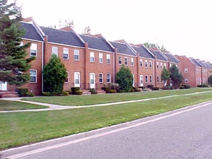 Colonial Manor Apartments in Saginaw, MI - Foto de edificio - Building Photo