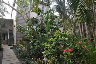 1609 Bayhouse Point Dr in Sarasota, FL - Building Photo