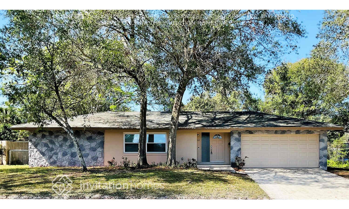 1319 Chipola Trail in Maitland, FL - Building Photo