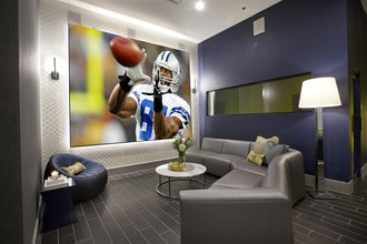 SUMMIT PARQUE, LLC in Dallas, TX - Building Photo - Building Photo