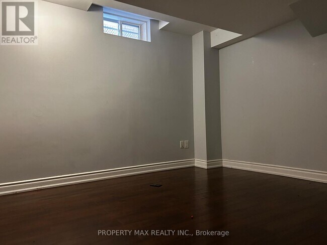 30 Sedgegrass Way in Brampton, ON - Building Photo - Building Photo