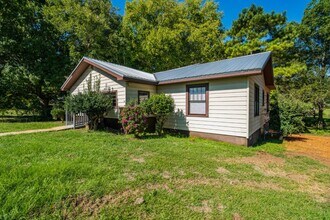 1110 Eastern Valley Rd in Bessemer, AL - Building Photo - Building Photo