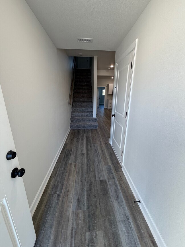 83 SE 351st Rd in Warrensburg, MO - Foto de edificio - Building Photo