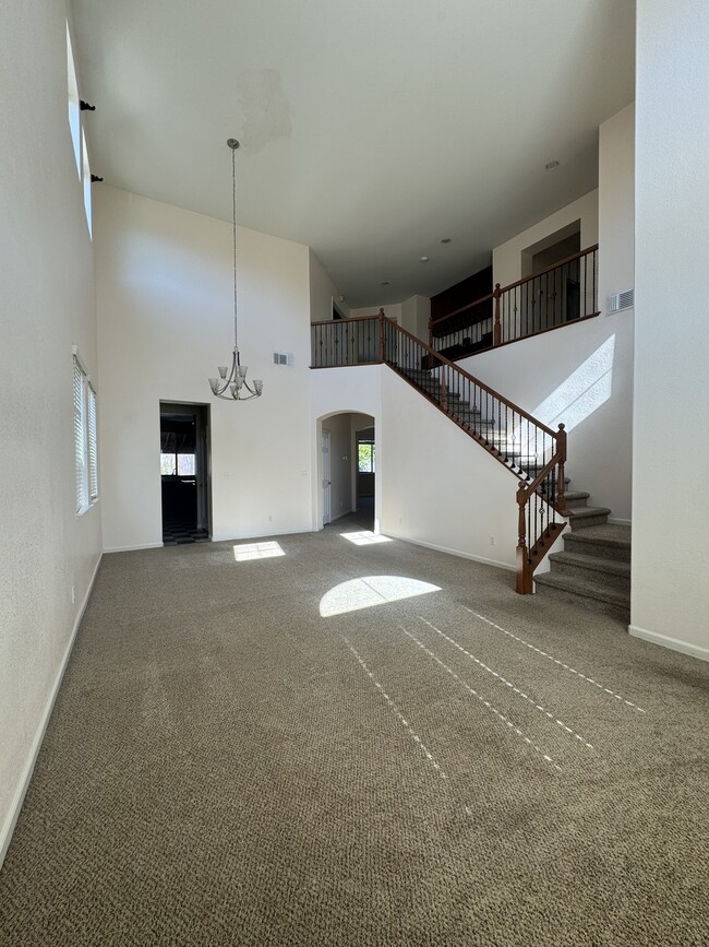 361 Royal River Dr in Yuba City, CA - Building Photo - Building Photo