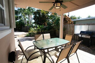 333 SE 3rd Ave in Dania Beach, FL - Foto de edificio - Building Photo