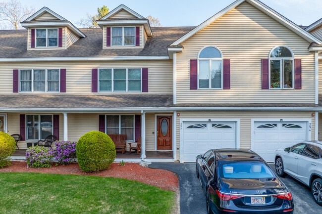 Swanson Meadows Townhomes in North Billerica, MA - Building Photo - Building Photo