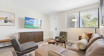 556 Coral Ct in Fort Walton Beach, FL - Building Photo