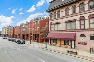 Lincoln Square Apartments in Springfield, IL - Foto de edificio - Building Photo