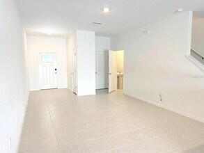 10203 Trumpet Honeysuckle Wy in San Antonio, FL - Building Photo - Building Photo