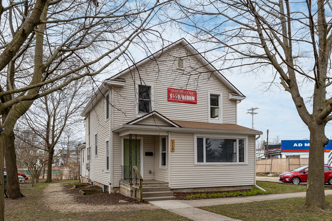 118 Woodmere Ave in East Lansing, MI - Building Photo - Building Photo