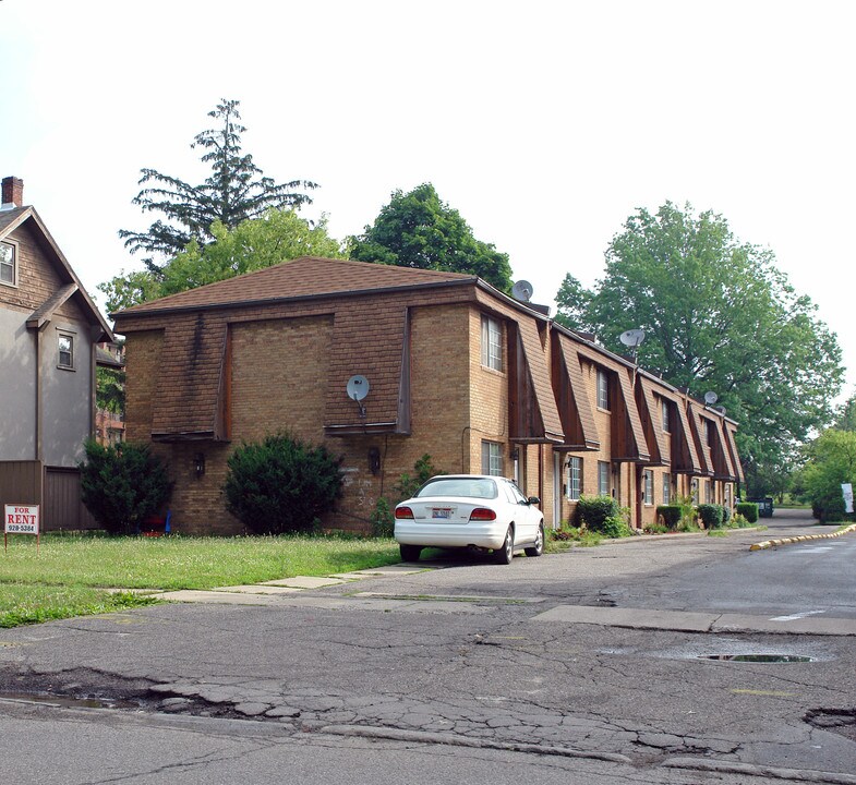 2431 Northland St in Cuyahoga Falls, OH - Building Photo