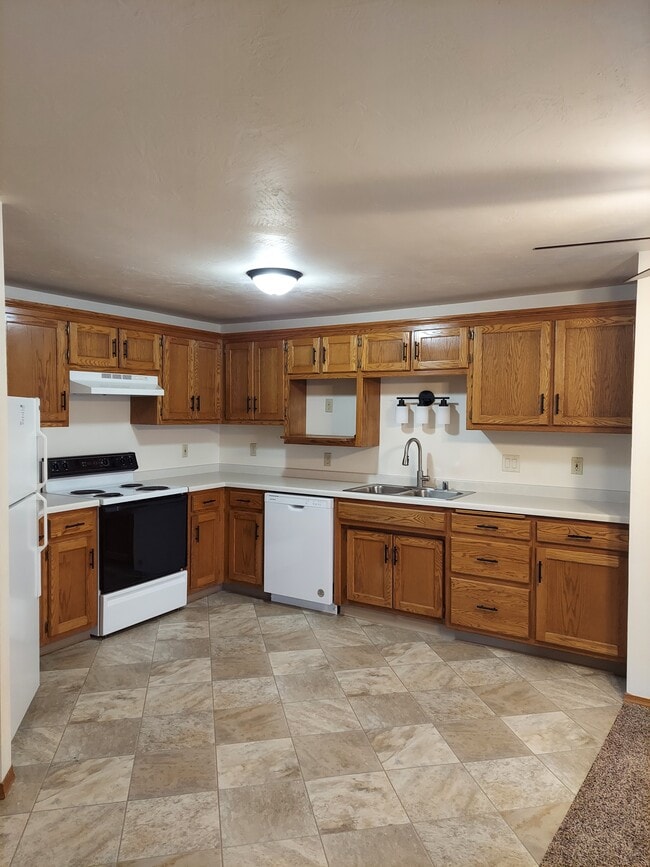 Charleston Pointe in De Pere, WI - Building Photo - Building Photo