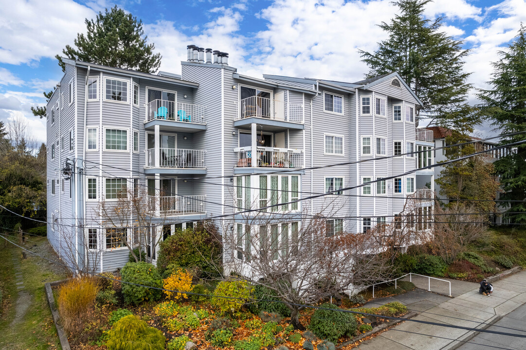 Cimarron Heights in Seattle, WA - Building Photo