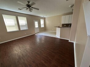 475 Folk Crest Ln in Dickinson, TX - Building Photo - Building Photo