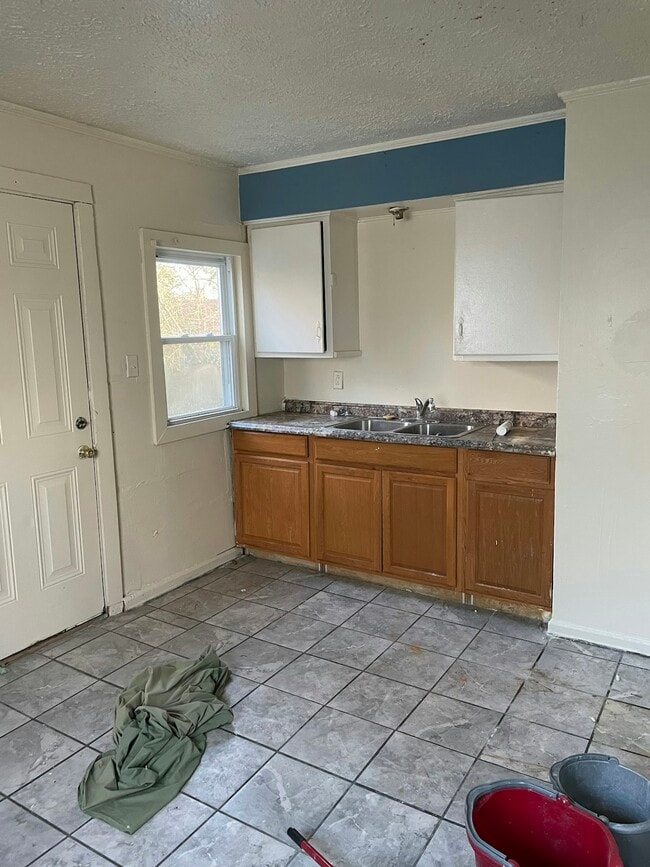 1370 Kingsley Ave in Dayton, OH - Building Photo - Building Photo