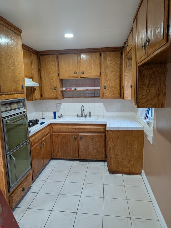 704 Oakford Dr, Unit 704 Front in East Los Angeles, CA - Building Photo - Building Photo