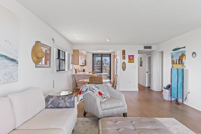 2101 S Atlantic Ave in Cocoa Beach, FL - Building Photo - Building Photo