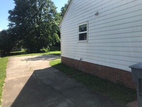 12107 Bay Tree Way in Charlotte, NC - Building Photo - Building Photo