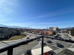 720-720 K. L. O. Rd in Kelowna, BC - Building Photo - Building Photo