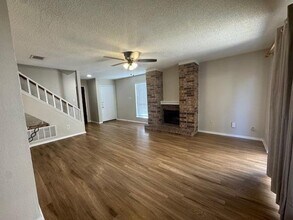 12200 Alderbrook Dr in Austin, TX - Building Photo - Building Photo
