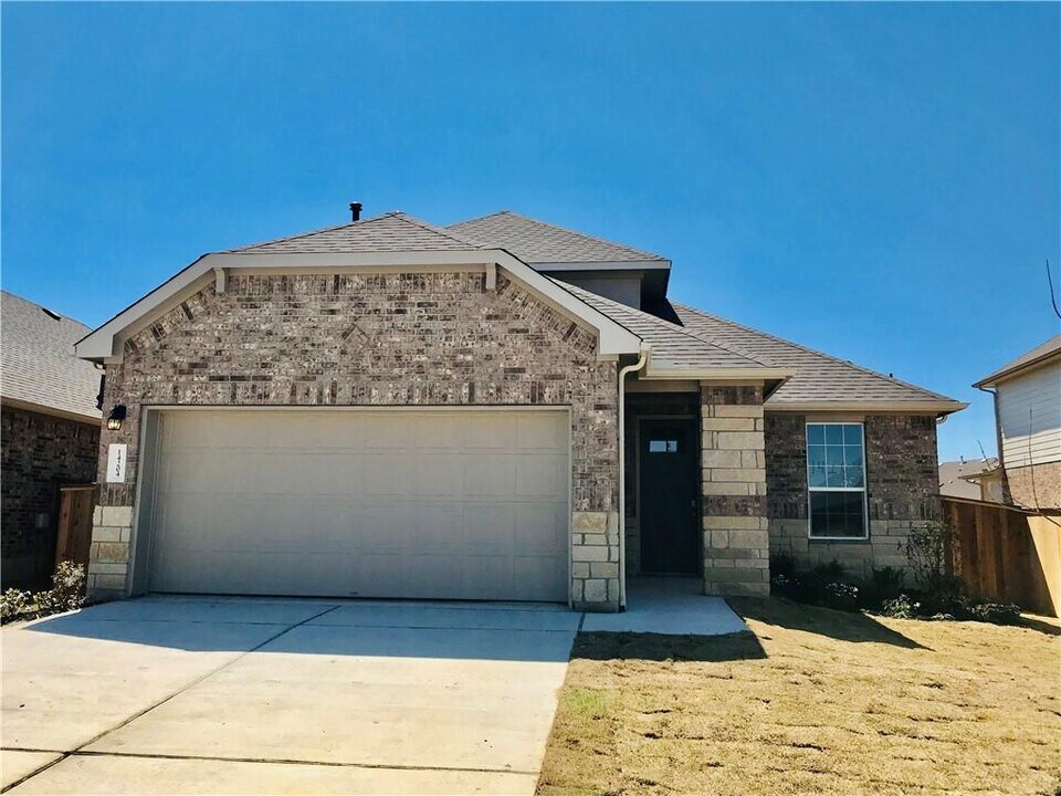 14204 Mcarthur Dr in Manor, TX - Building Photo