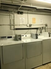 Campus Park Apartments in Flint, MI - Foto de edificio - Building Photo