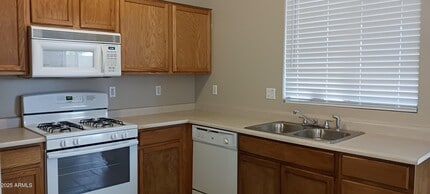 11191 W Palm Ln in Avondale, AZ - Building Photo - Building Photo
