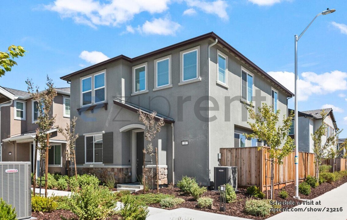 30 Cypress Ct in Pittsburg, CA - Building Photo