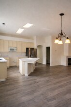 11711 Stratosphere Ave in Bakersfield, CA - Building Photo - Building Photo