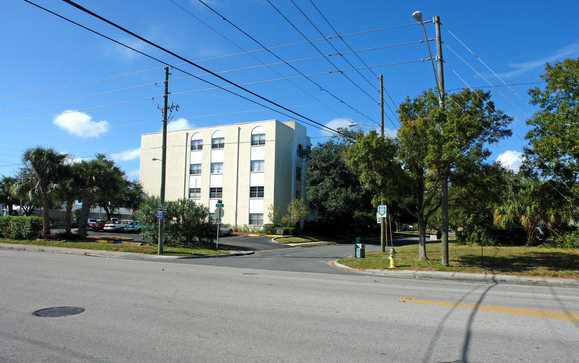 Sycamore Apartments in St. Petersburg, FL - Foto de edificio