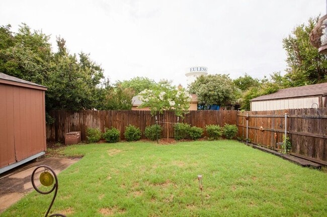 2902 Post Oak Dr in Euless, TX - Building Photo - Building Photo